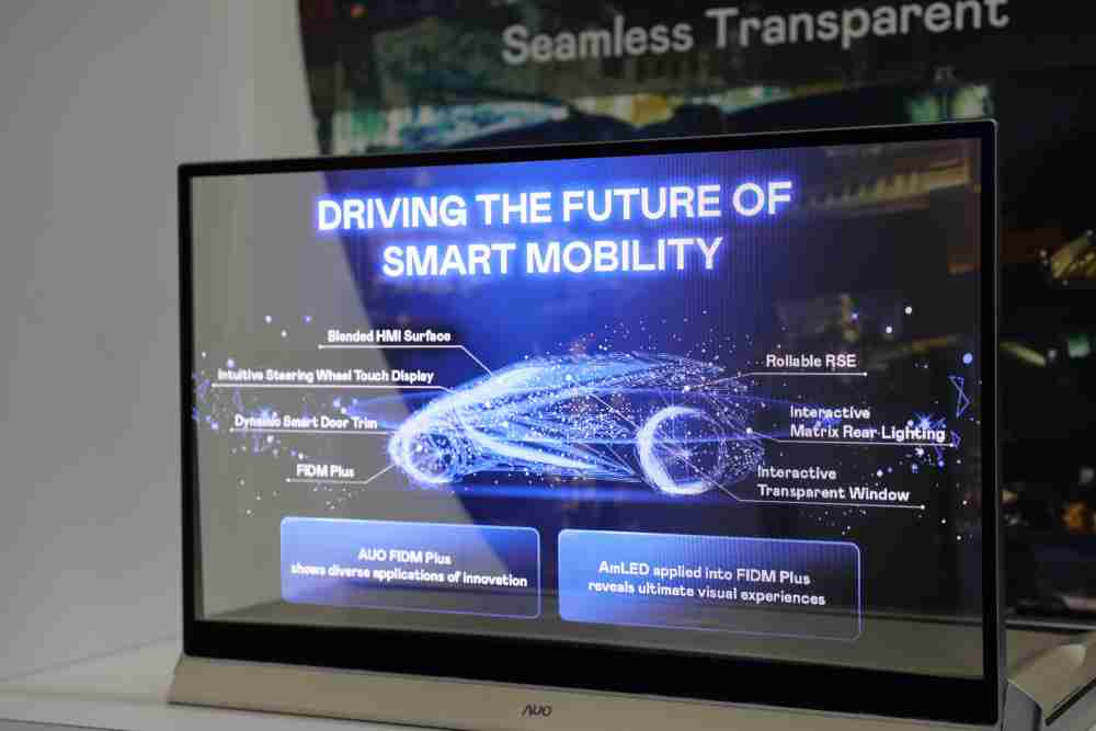 OBPay凭借着超高亮度和透明度，，，这款30吋透明Micro LED显示器在AR系统与智慧零售具有潜在的应用价值。。。。