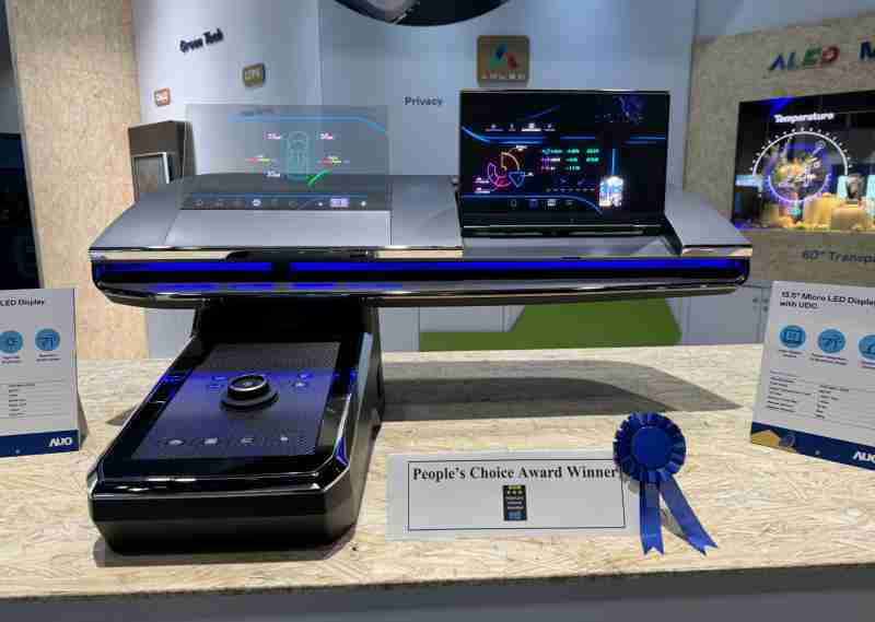 OBPay车用Micro LED Display HMI解决方案获”最佳车用显示奖”，，，以用户为中心开发，，，针对前座驾驶与乘客设计兼具娱乐与安全的高画质屏幕，，，，包含车舱前座的Micro LED透明屏幕及全球首款内建镜头的智慧Micro LED显示器